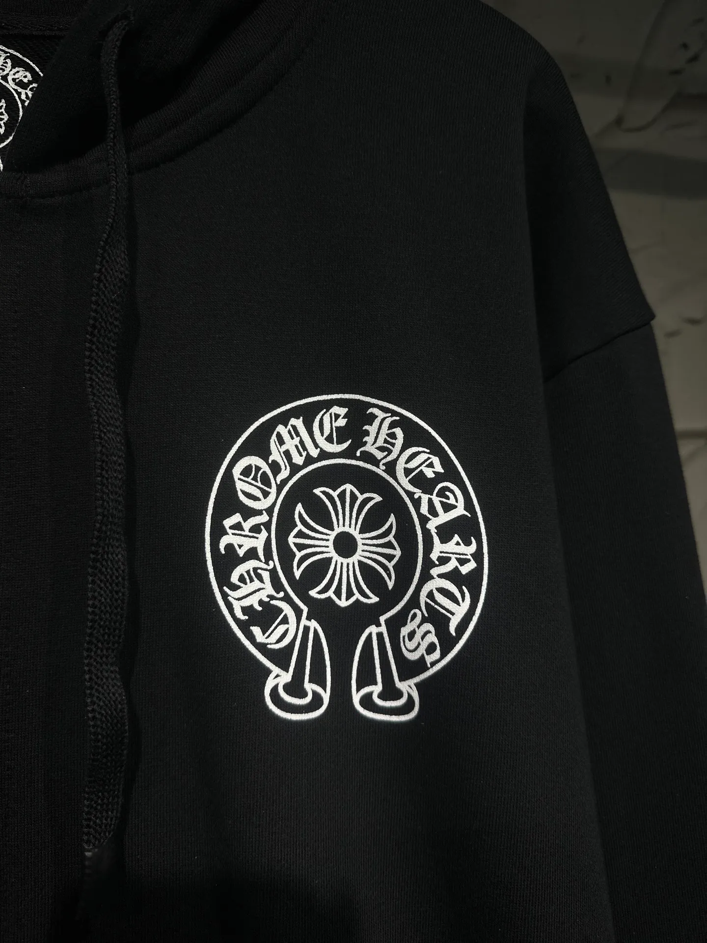 Q31—P230 -Chrome Hearts/Chrome Hearts printed zipper sweatshirt cardigan jacket -420 grams of high-density, high-quality wool, soft, delicate and skin-friendly, soft and silky to the touch, warm and skin-friendly -The hardware and zipper accessories are all customized with full details -Colour: black -Size: S M L XL